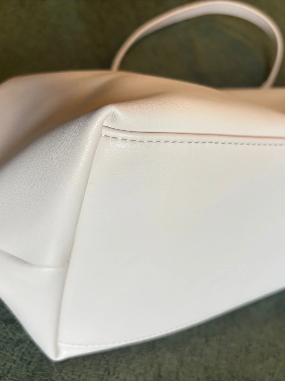 Price Drop** BCBG winter white PU leather convertible clutch handbag pristine